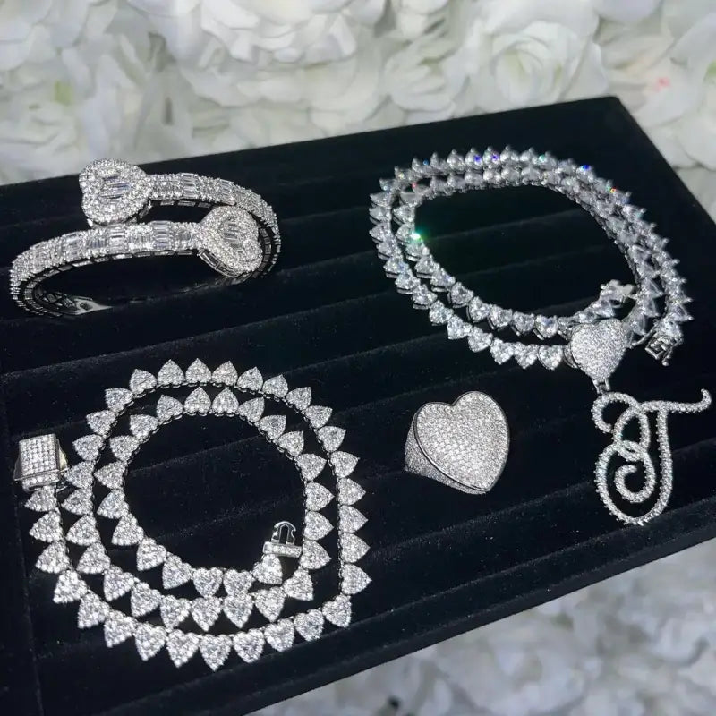 Brazalete con Corazones Cubierto de Diamantes-Sasha´s Jewelry
