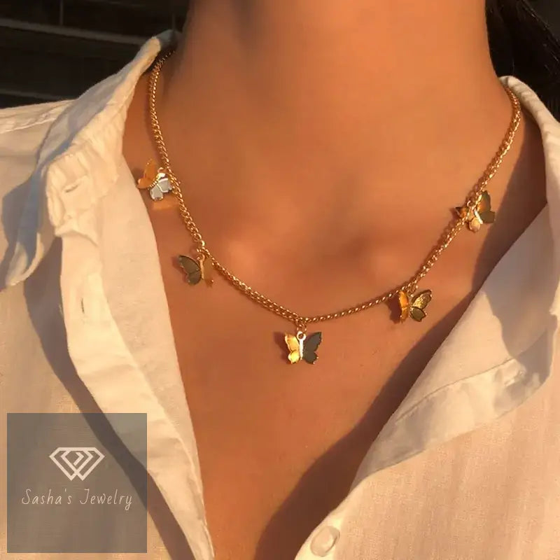 Collar Gargantilla con Colgante de Mariposa en Cadena de Oro: Joyería Bohemia de Playa-Sasha´s Jewelry